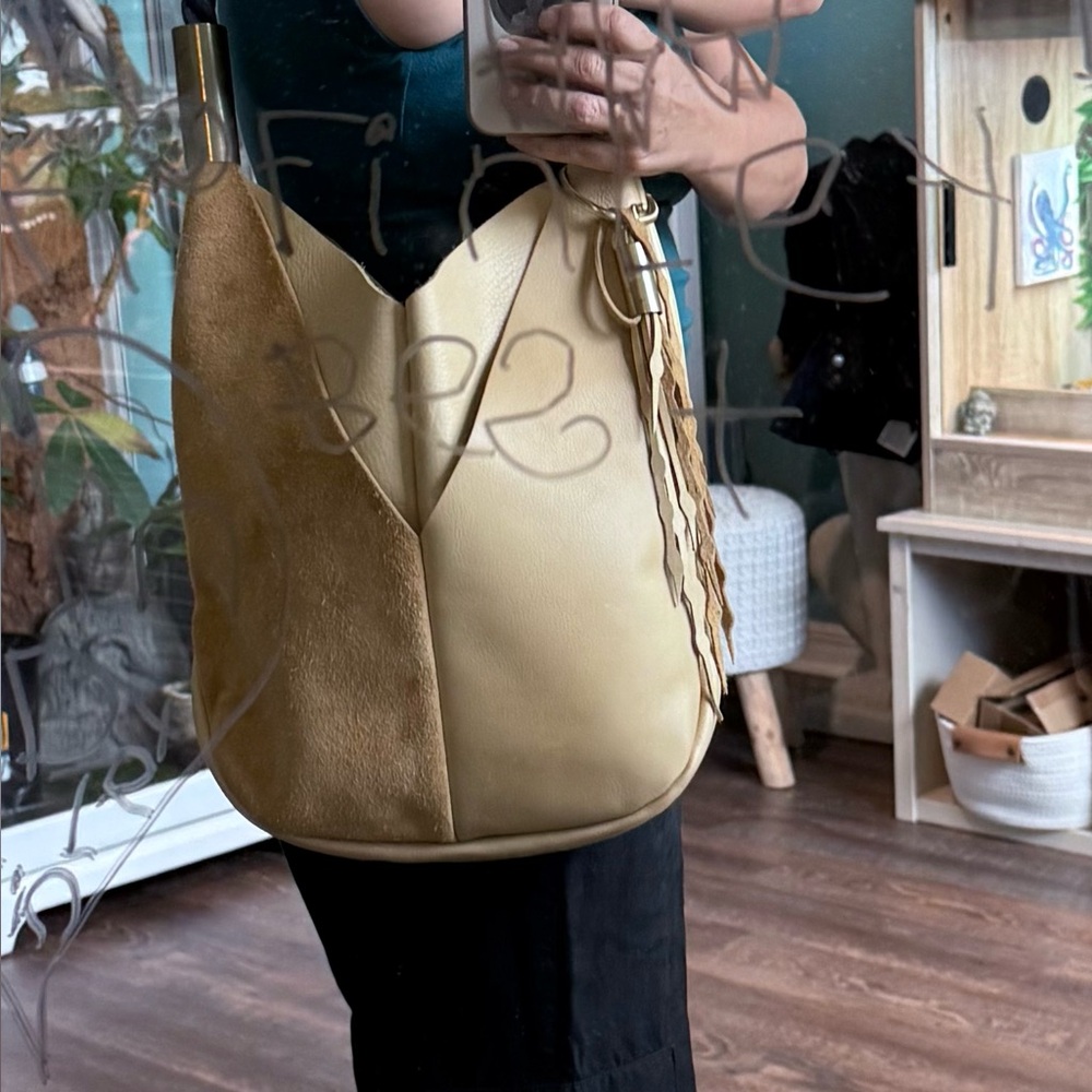 Elegant Gold Clutch with Blue Handle - Picture 2 of 3